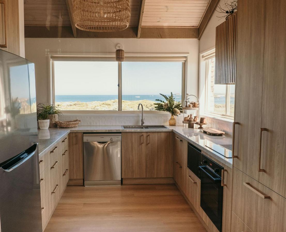 Sunsets On Martyrs Coastal Luxury Beach House Peterborough Buitenkant foto