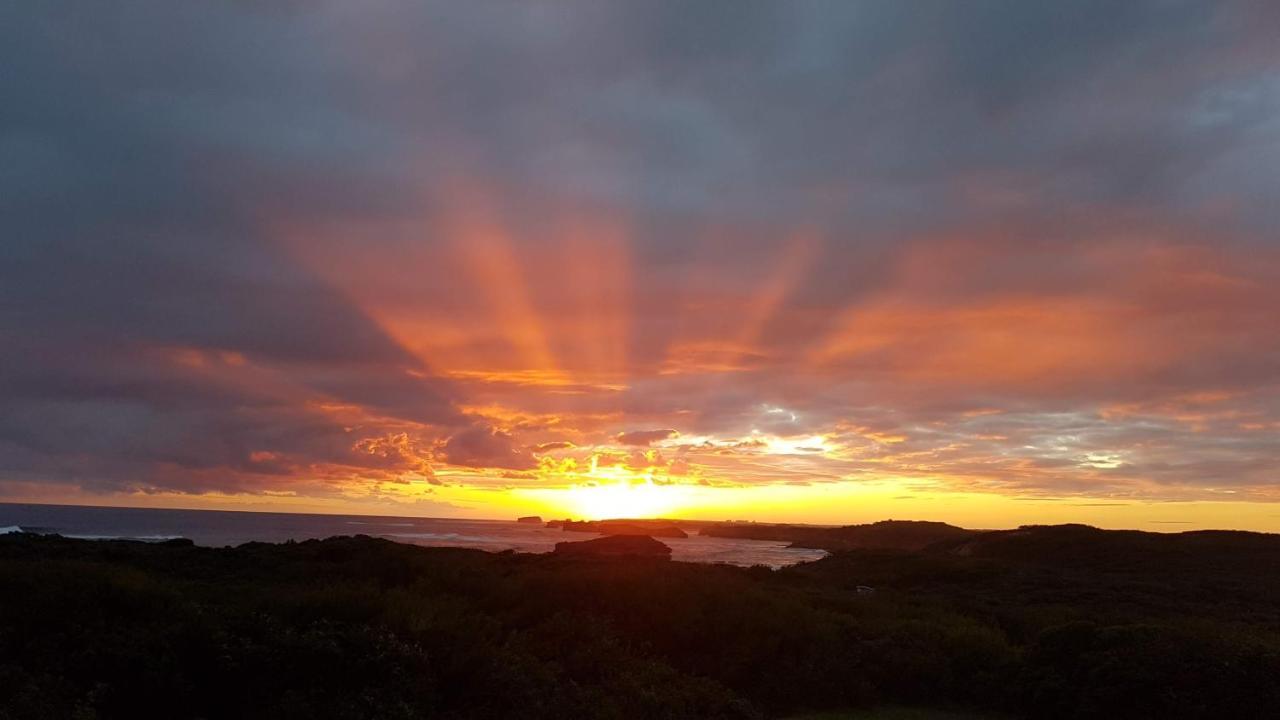Sunsets On Martyrs Coastal Luxury Beach House Peterborough Buitenkant foto